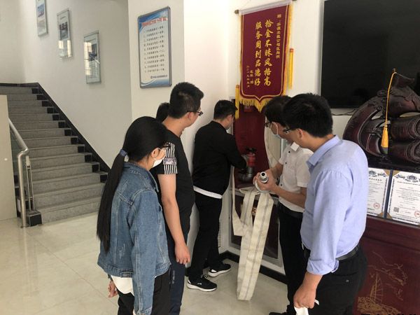 泓源新能源公司、出租車公司聯(lián)合開展消防安全演練(圖2)