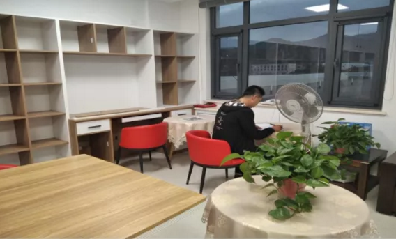 “國(guó)慶假日我在崗”——用堅(jiān)守書寫泓源精神(圖1)
